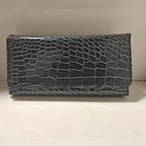Like NEW Crocodile Embossed Blue Expandable Wallet/Clutch/Organizer - Picture 1 of 10